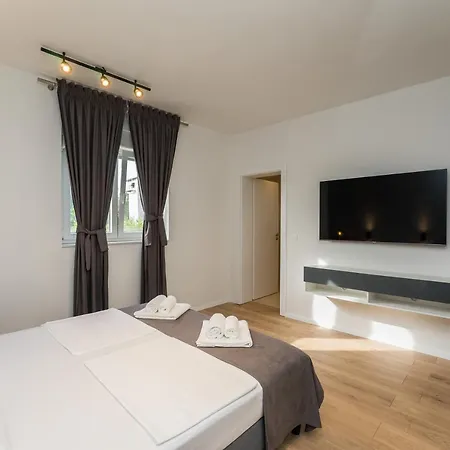 Villa Krslovic Villa *